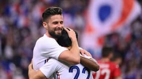 La joie de l’attaquant français Olivier Giroud, auteur d'un doublé contre la Bulgarie, lors de leur match amical, le 8 juin 2021 au Stade de France à Saint-Denis, en guise de préparation avant l’Euro 2020