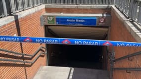 Un métro fermé en Espagne à cause de la panne géante qui a paralysé la péninsule ibérique.