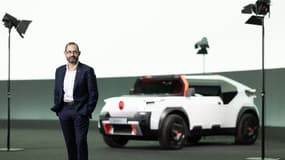 Thierry Koskas, le nouveau directeur général de la marque Citroën, le 14 juin 2023 à l'ADN à Velizy-Villacoublay, photographié ici devant le concept "Oli".