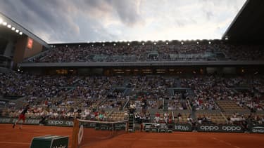 Les tribunes clairsemées du Central à Roland-Garros