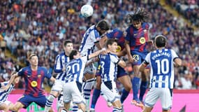 Jules Koundé marque de la tête lors du match Barça-Real Sociedad (2-1, Liga), le 28 septembre 2025