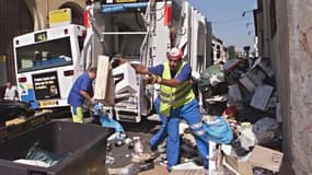 Les éboueurs marseillais ont repris le ramassage des ordures à l'issue d'une précédente grève, le 31 août 1999
