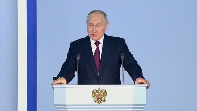 Dans son discours à la nation, Poutine promet de continuer "soigneusement" son offensive en Ukraine