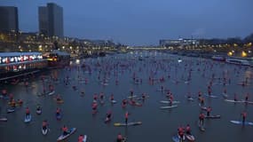 700 courageux traversent la Seine en paddle