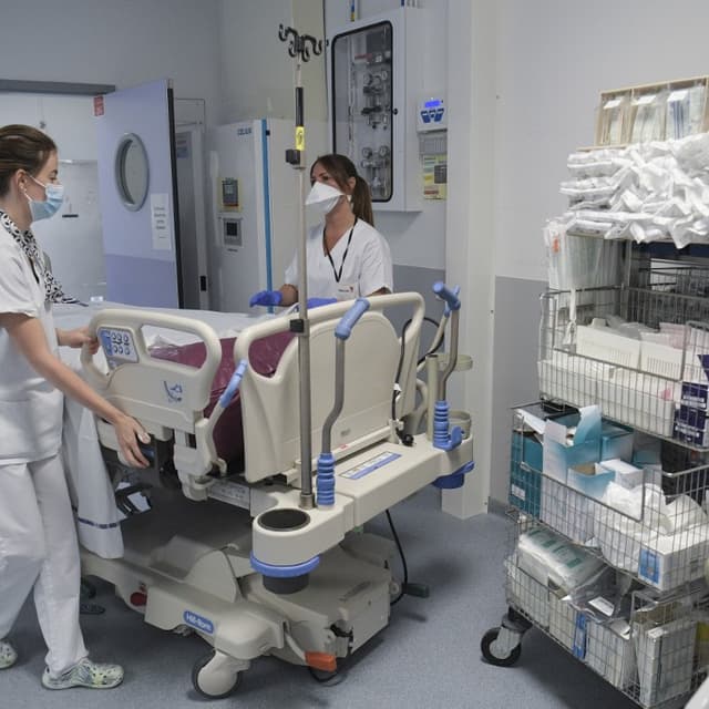 Covid-19: le nombre de malades augmente toujours à l'hôpital en France