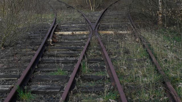 Les syndicats de cheminots refusent le passage en force du gouvernement.