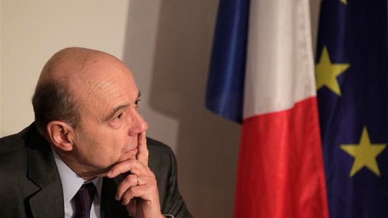 Après s'être entretenu à Vienne avec son homologue russe Sergueï Lavrov, le ministre français des Affaires étrangères Alain juppé a jugé possible un compromis à court terme avec la Russie afin de mettre un termes aux "massacres" en Syrie. /Photo prise le