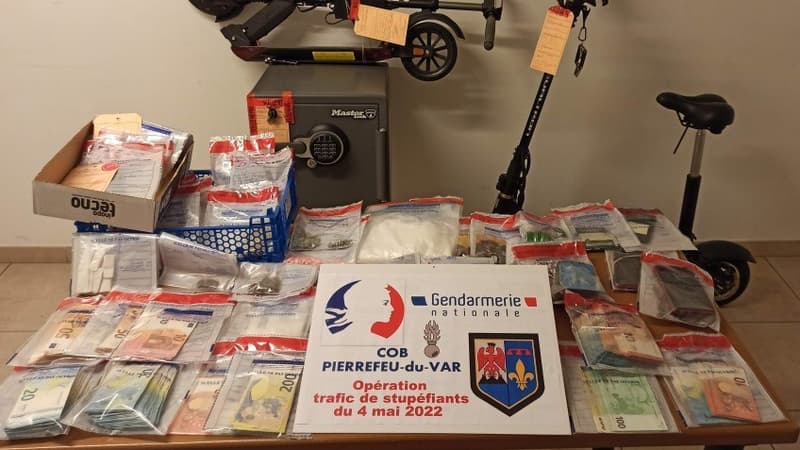 Lors de la perquisition des lieux, les gendarmes ont découvert près de 20.000 euros en liquide, 144 cachets d'ectasy, 530g de kétamine, près de 30g de cocaïne et environ  60g de cannabis. 