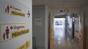 Les couloirs de l'hôpital Robert-Debré, à Paris, en décembre 2025.