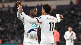 Ousmane Dembélé et Désiré Doué célèbrent un des buts du PSG, 20 décembre 2025
