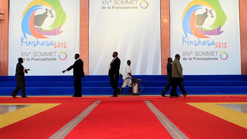 Préparatifs à Kinshasa, en RDC, en vue du 14e sommet de la Francophonie. La première visite en Afrique de François Hollande, qu'il débutera vendredi par un passage par Dakar, au Sénégal, sera pour lui l'occasion d'écrire une "nouvelle page" des relations