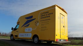 Le camion La Poste présenté dans l'Orne vendredi 19 avril 2024.