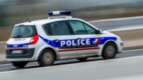 L'homme qui pêchait à l'aimant a sorti de l'eau une tête de roquette