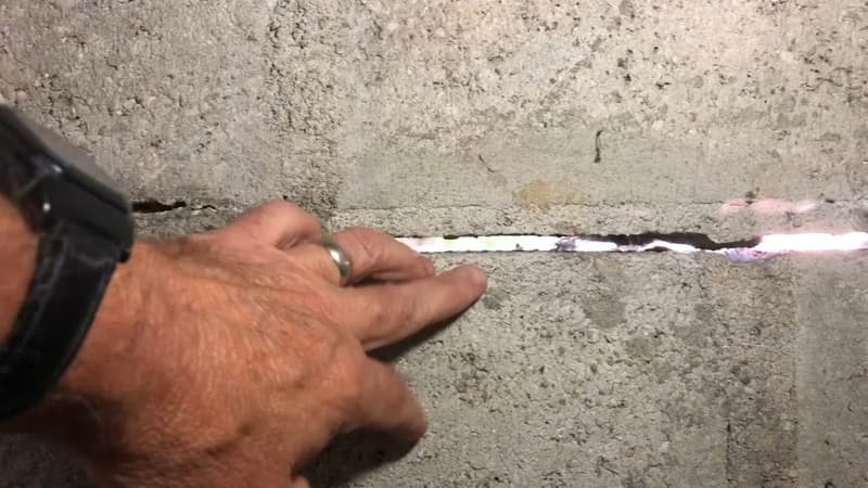 Des fissures sur un bâtiment (image d'illustration).