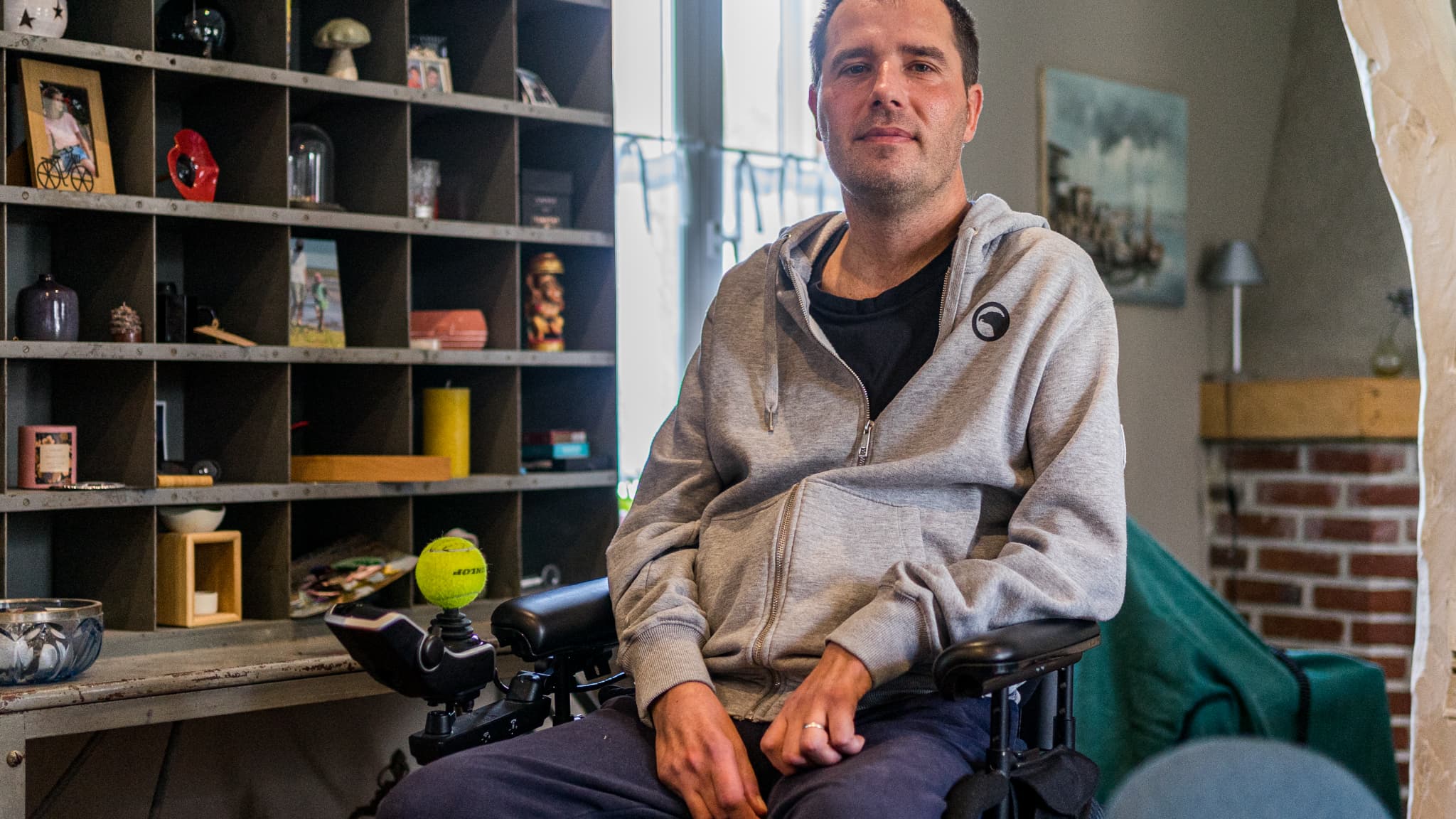 Loïc Résibois, 46 ans et atteint de la maladie de Charcot, milite pour la légalisation de l'aide active à mourir en France