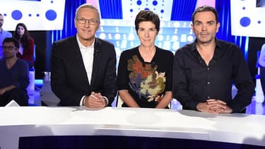 Laurent Ruquier et ses chroniqueurs Christine Angot et Yann Moix, sur le plateau de ONPC.