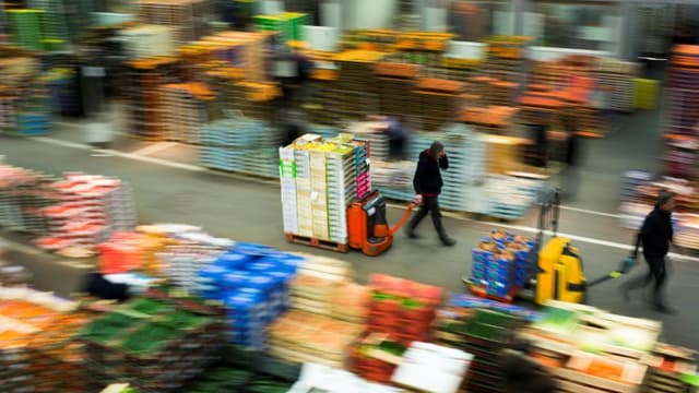 Le marché de Rungis, dans le Val-de-Marne, en pleine activité, le 1er décembre 2017