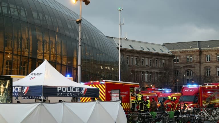 Des secouristes devant la gare de Strasbourg suite à une collision de deux tramways, le 11 janvier 2025