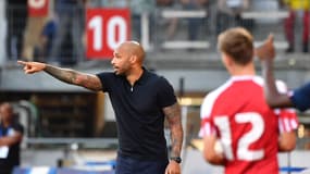 Thierry Henry sur le banc des Bleuets lors de son premier match face à la sélection Espoirs du Danemark le 7 septembre 2023
