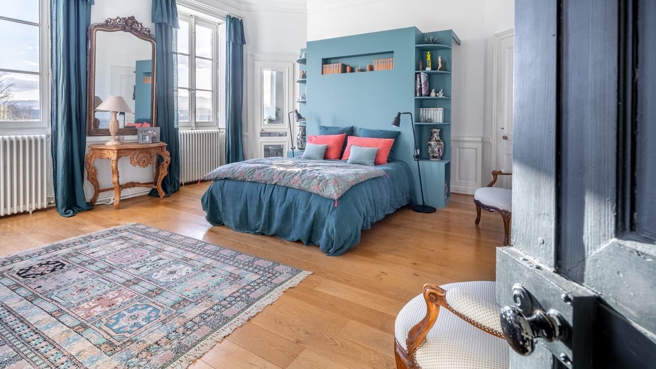 Le château dispose de 9 chambres toutes rénovées et aménagées avec soin. Le château dispose de 9 chambres toutes rénovées et aménagées avec soin.