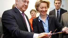 Le ministre français du travail, Michel Sapin et son homologue allemande, Ursula von der Leyen, ont signé à Strasbourg un "accord de coopération pour le placement des demandeurs d'emplois" qui ouvre la voie à un marché commun de l'emploi dans les régions
