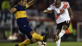Carlos Izquierdoz (Boca Juniors) et Nicolas De La Cruz (River Plate).