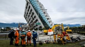 Un immeuble partiellement effondré après un violent séisme, dans la ville de Hualien, le 7 février 2018 à Taïwan