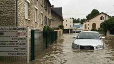 Une voiture où l'eau s'est infiltrée jusqu'à hauteur du siège a très peu de chances d'être déclarée réparable. Si elle est assurée tous risques, son conducteur sera indemnisé.