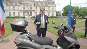 Vente aux enchères d'un scooter ayant appartenu à François Hollande, à Montbazon, le 26 mai 2024