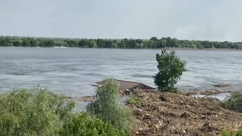 Barrage partiellement détruit en Ukraine: l'eau continue de monter autour de Kherson