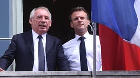 Le patron du Modem François Bayrou et le président de la République Emmanuel Macron à Pau (Pyrénées-Atlantiques), le 6 juillet 2023.