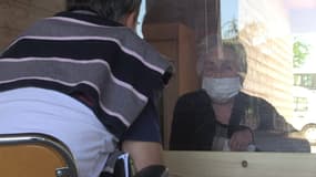 Une maison de retraite installe un parloir pour lutter contre l'isolement des pensionnaires