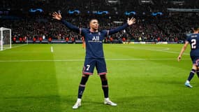 Mbappé célèbre son but lors de PSG-Real Madrid, le 15 février 2022