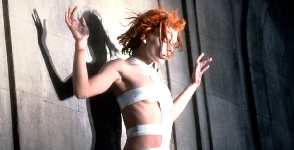 En 1997, Jean-Paul Gaultier dessine les costumes du "Cinquième élément" de Luc Besson et habille (légèrement) Milla Jovovich.