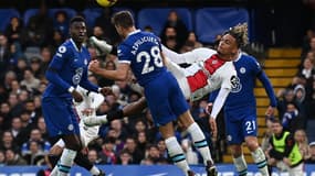 Le contact entre Cesar Azpilicueta et Sekou Mara