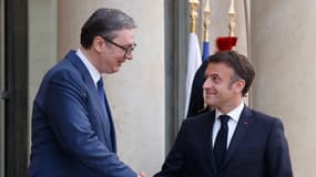 Le président Emmanuel Macron et son homologue serbe Aleksandar Vucic le 8 avril 2024 à l'Élysée 