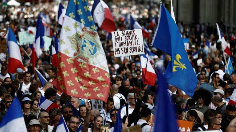 Manifestation anti pass sanitaire organisée à Paris par le mouvement "Les Patriotes" de l'ex-membre du Front national Florian Philippot, le 28 août 2021