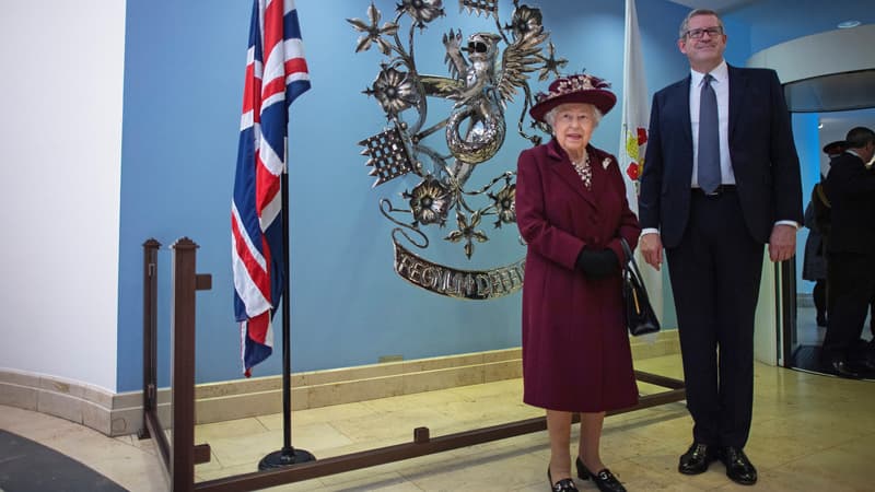 La reine Elizabeth II le 25 février 2020, durant sa visite au MI5