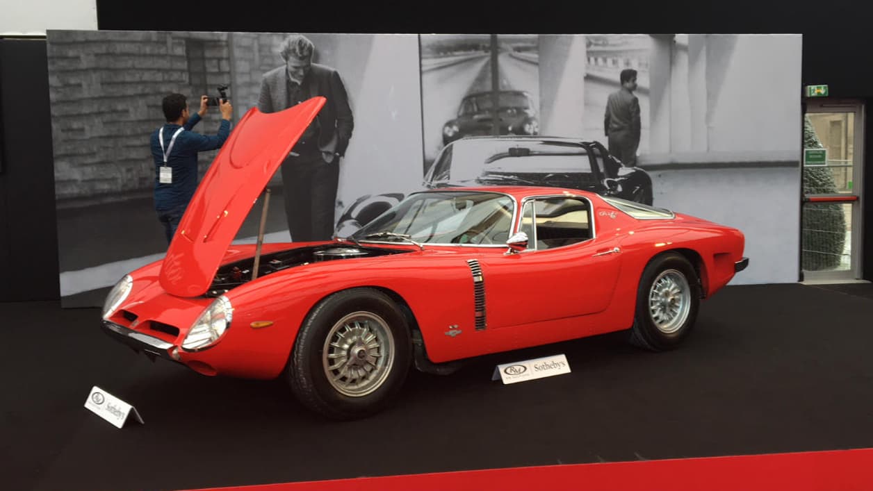 La Grifo mise en vente est une version course de la sportive, avec une carroserie en avional. La Grifo mise en vente est une version course de la sportive, avec une carroserie en avional.