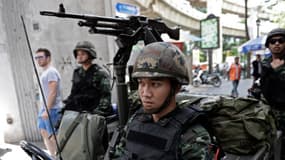 L'armée thaïlandaise a déployé soldats et véhicules militaires dans le centre de Bangkok.