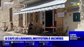 Vachères: le "Café Les lavandes", véritable âme du village