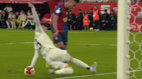 La main de Federico Valverde dans la surface lors de Barça-Real, le 26 avril 2025.