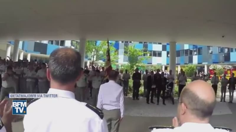 Le garde à vous de Pierre de Villiers.