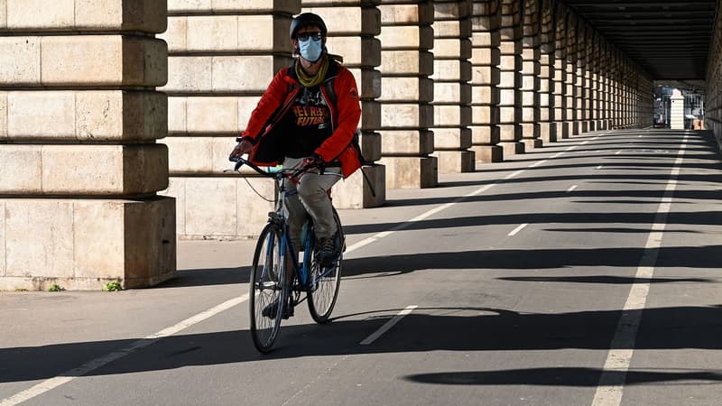 Un cycliste à Paris