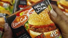 A l'heure où le mois de jeûne du ramadan débute, l'explosion des ventes en France de produits halal suscite une forte concurrence entre organismes censés certifier leur conformité au rite islamique, sur fond de débats plus commerciaux que religieux. /Phot