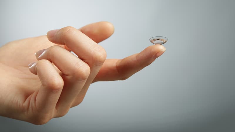 Google et Novartis ont développé une lentille connectée qui permettra notamment de mesurer la glycémie à partir des larmes. dès 2016, cette lentille de contact intelligente sera également testée pour corriger la presbytie.