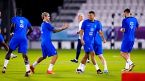 Antoine Griezmann et Kylian Mbappé à l'entraînement avec les Bleus, le 8 décembre 2022