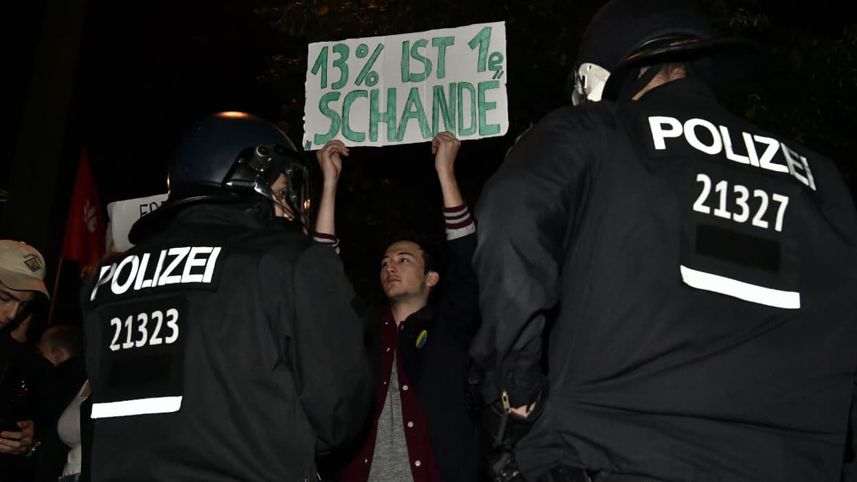 "Nazis dehors" des centaines d'Allemands dans la rue contre l'AfD