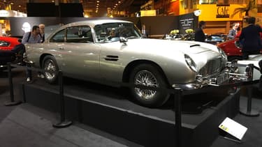 J'étais la star d'un des premiers James Bond, je peux tirer à travers mes clignotants ou semer mes poursuivants dans un rideau de fumée... je suis, je suis... ?
