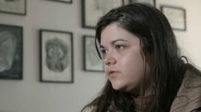 Olivia Fraigneau, interne en médecine, dénonce des gardes trop longues, dans un document Ligne Rouge "L'hôpital va-t-il craquer ?" pour BMFTV.